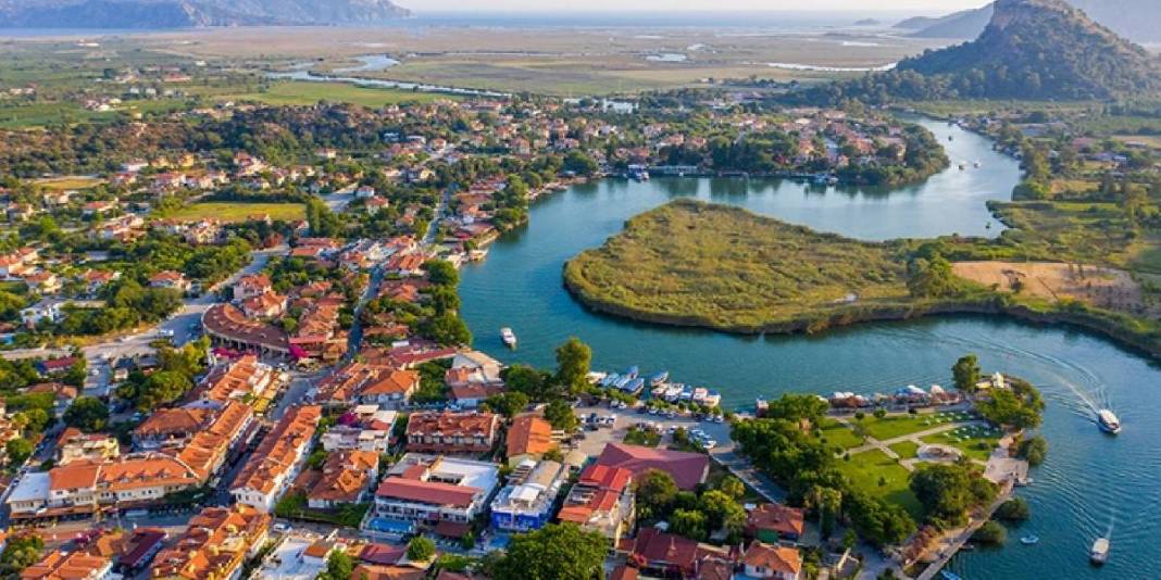 Türkiye’nin en güzel göllerinden biri! Aşk Adası da var şifalı suları da: Doğa ve su burada buluşuyor! 4